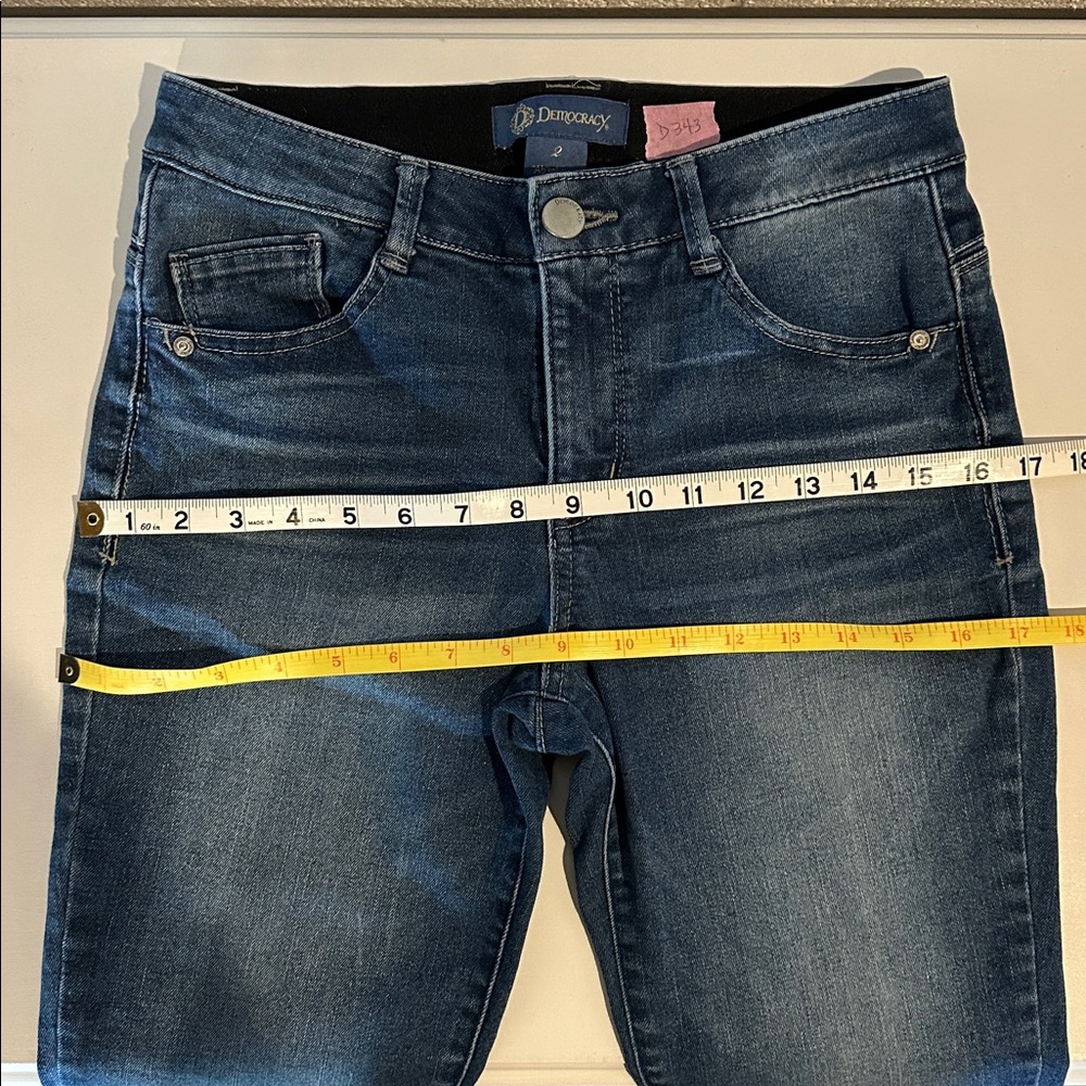 DEMOCRACY AB SOLUTION Women’s Capris/Cropped Jeans Light Wash Raw Hem 2 - Picture 10 of 10